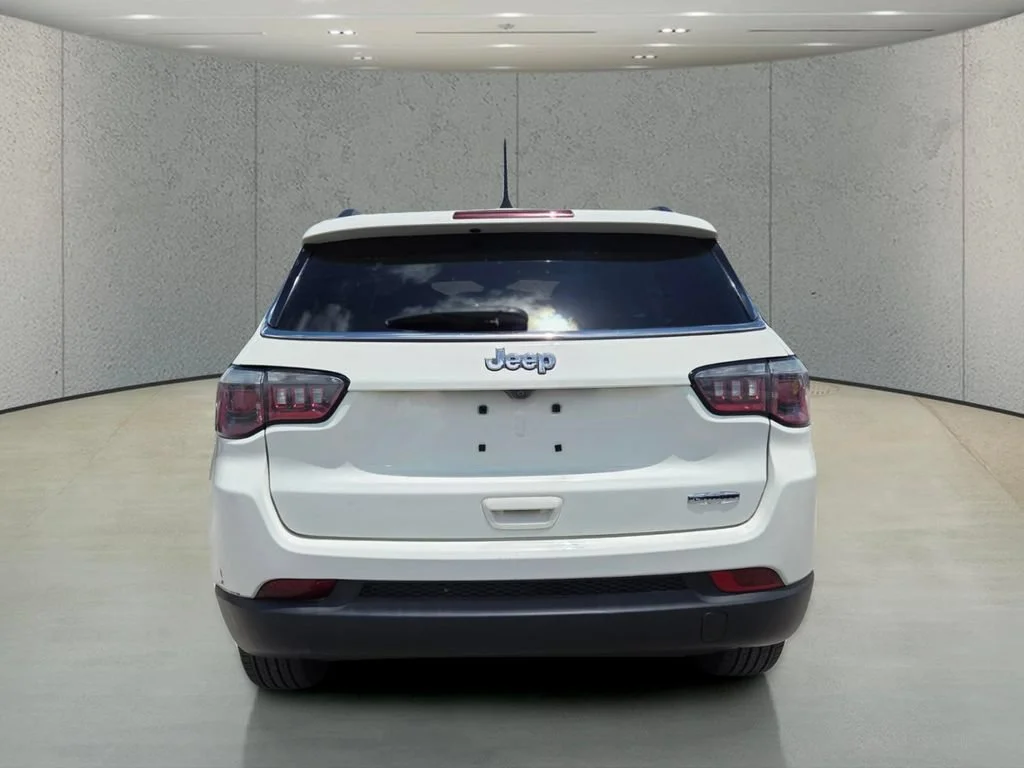 Used 2019 White Clearcoat Jeep Latitude image 6
