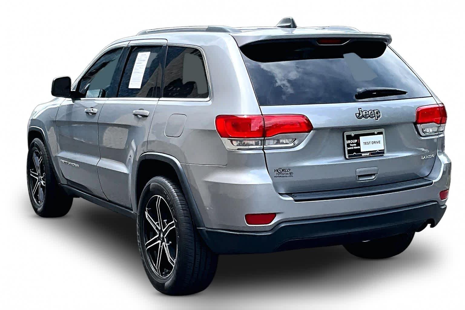 Used 2015 Billet Silver Metallic Clearcoat Jeep Laredo image 12