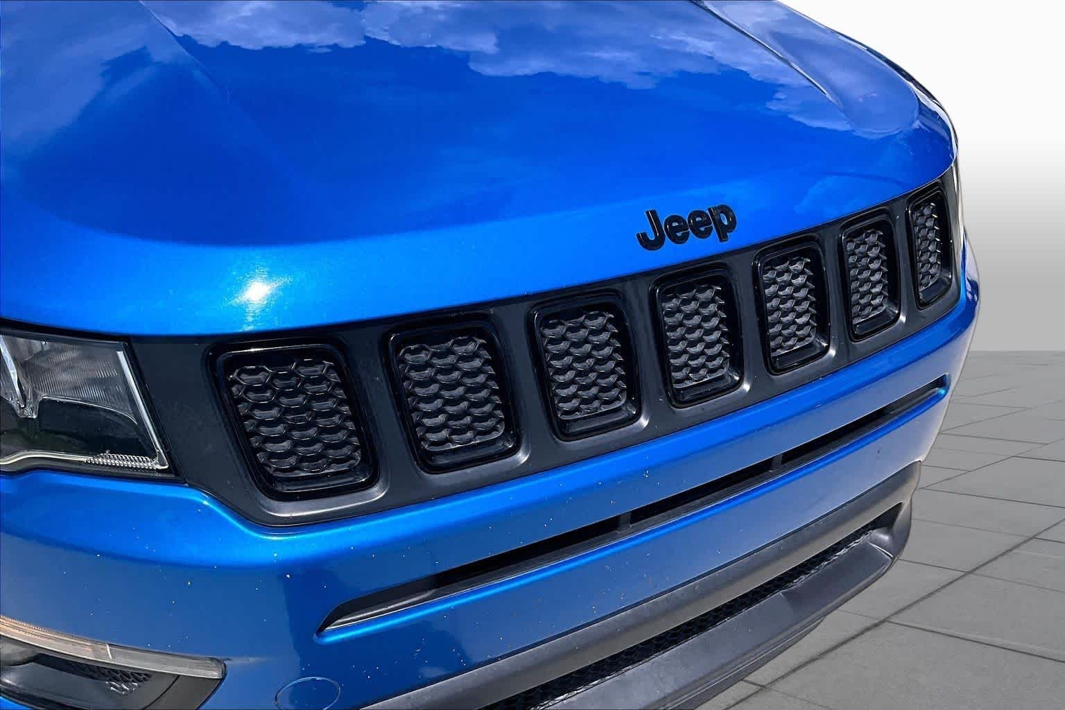 Used 2019 Laser Blue Pearlcoat Jeep Altitude image 27