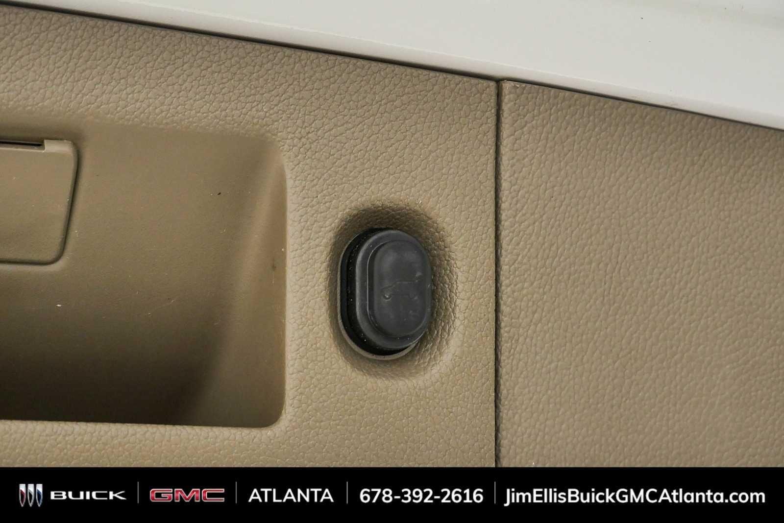 Used 2016 IRIDESCENT PEARL TRICOAT Chevrolet LT image 34