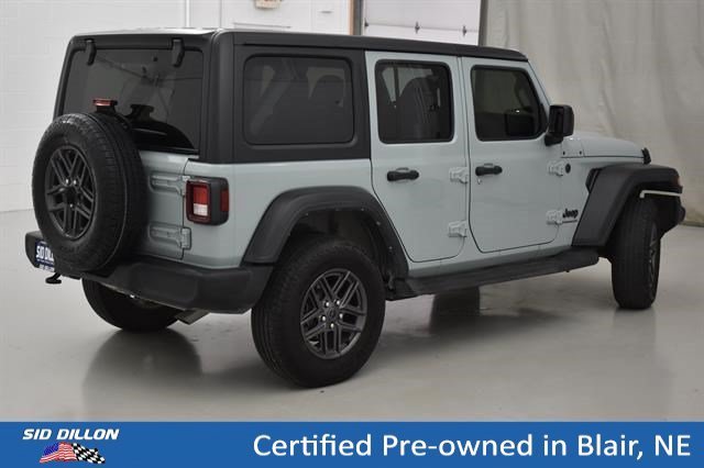Used 2024 Earl Clearcoat Jeep Sport S image 12