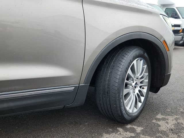 Used 2017 Gray Lincoln Reserve image 18