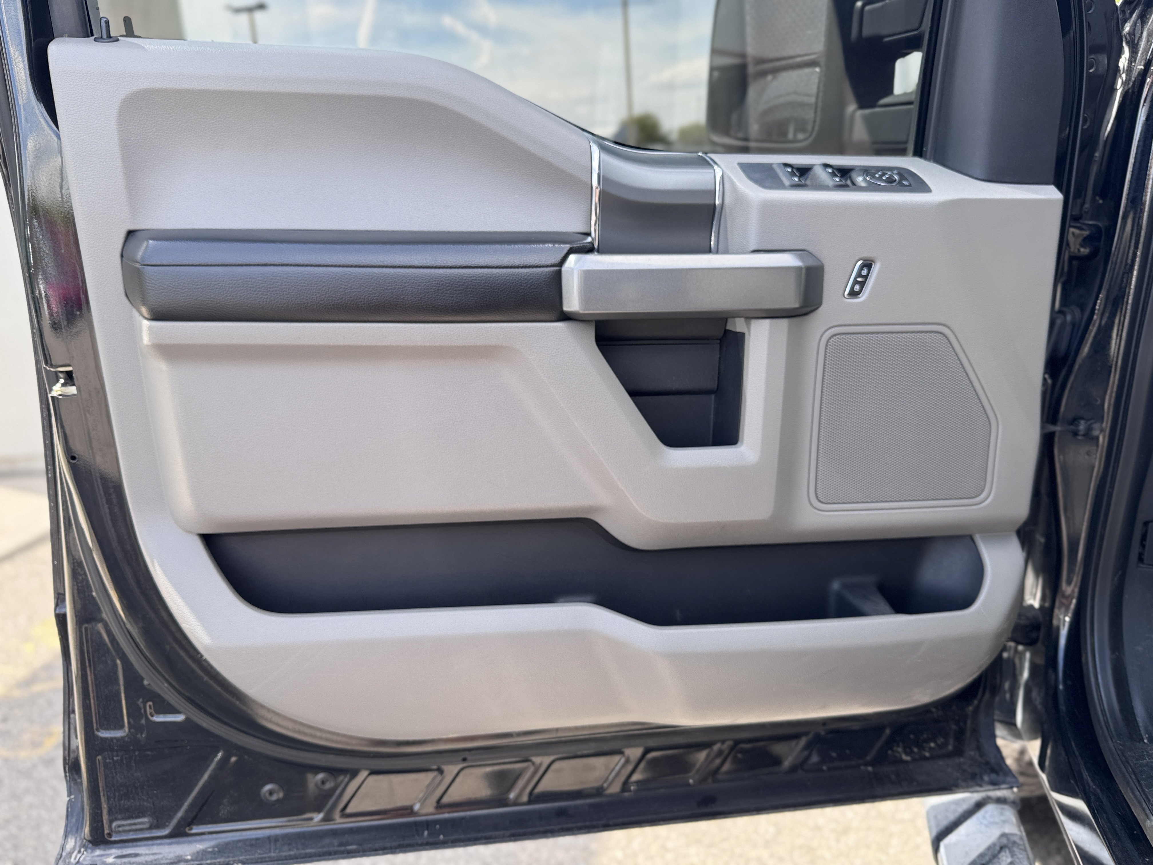 Used 2016 Black Ford XLT image 10