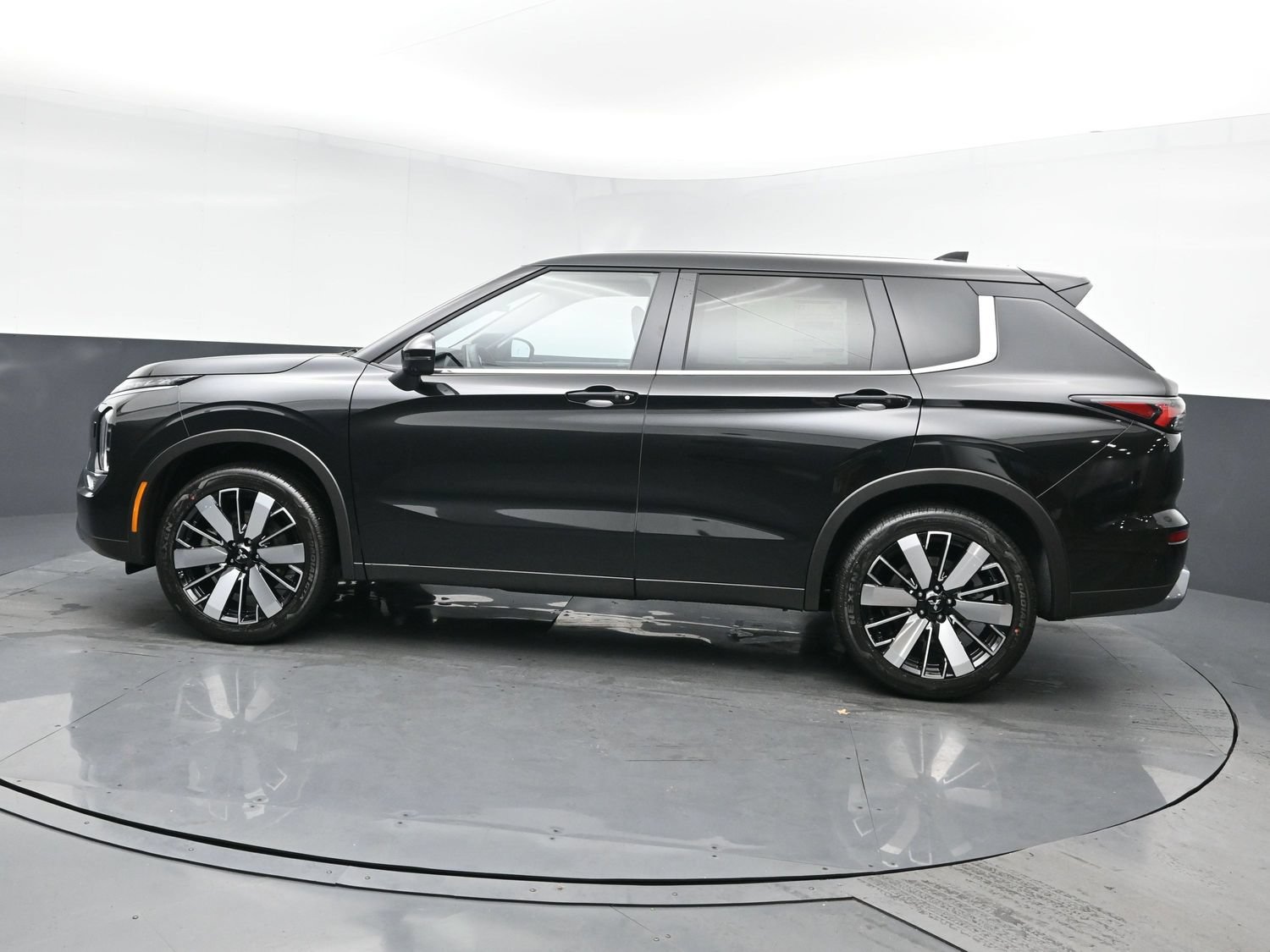New 2026 Labrador Black Pearl Mitsubishi SE 1.5T S-AWC image 4