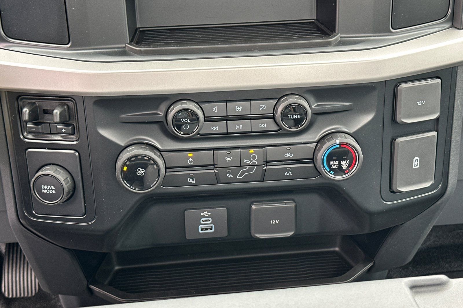 2024 Ford F-550 Super Duty Chassis Cab XL - Photo 13