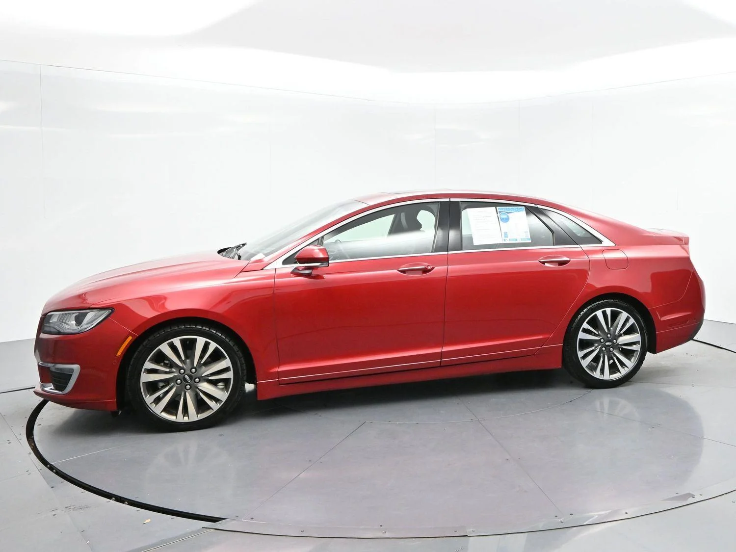 Used 2020 Red Carpet Metallic Tinted Clearcoat Lincoln Reserve image 3