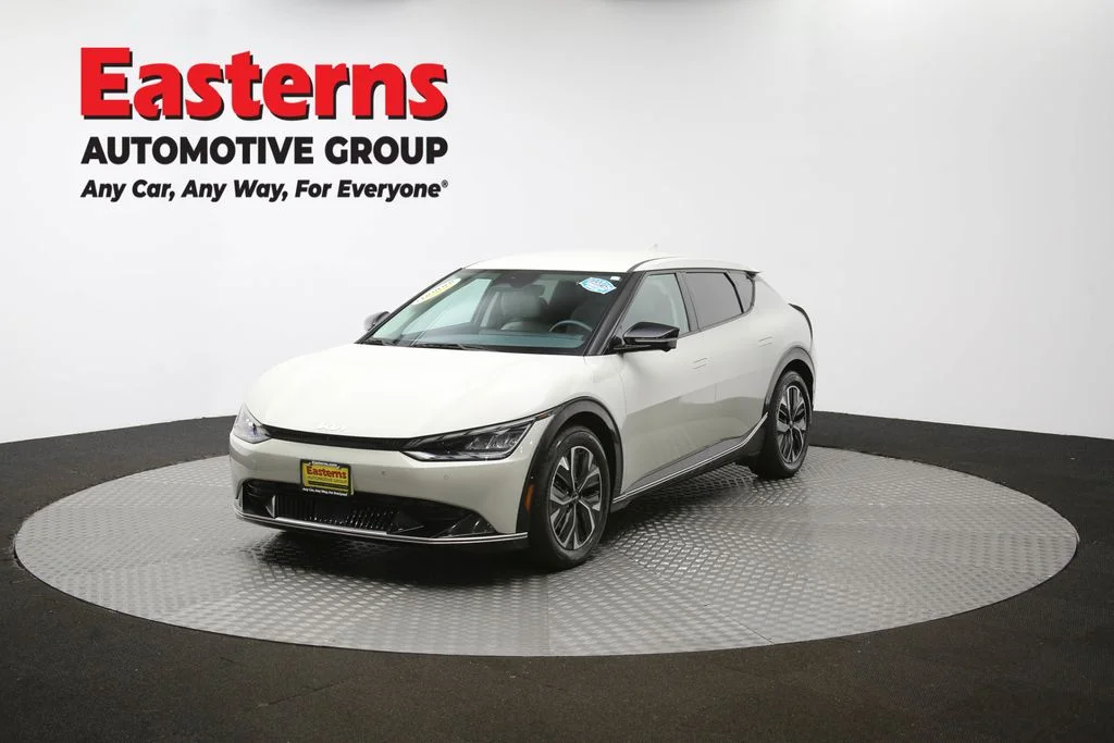 Used 2022 White Kia Wind image 57