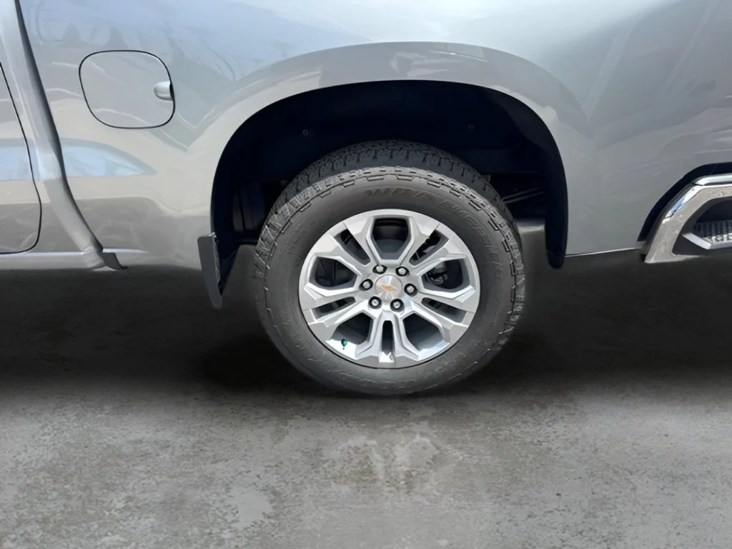New 2026 Sterling Gray Metallic Chevrolet LTZ image 31