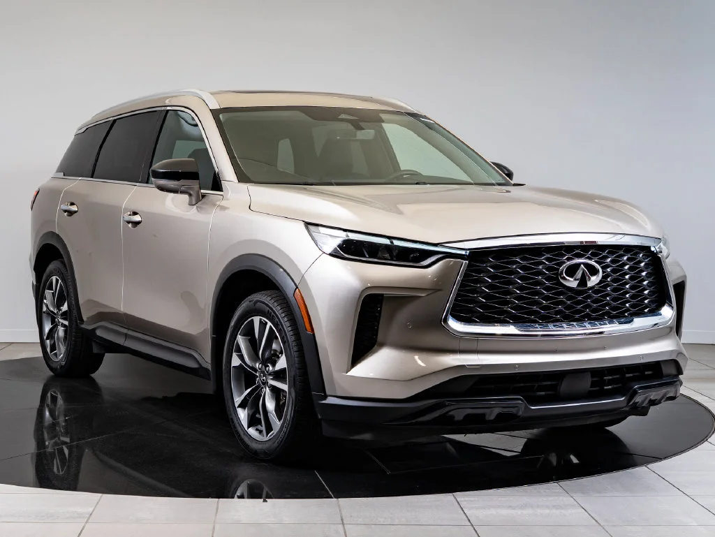 Used 2025 Warm Titanium INFINITI LUXE image 12