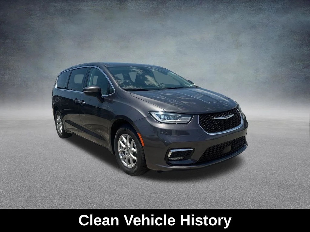 Used 2023 Granite Crystal Metallic Clearcoat Chrysler Touring L image 7