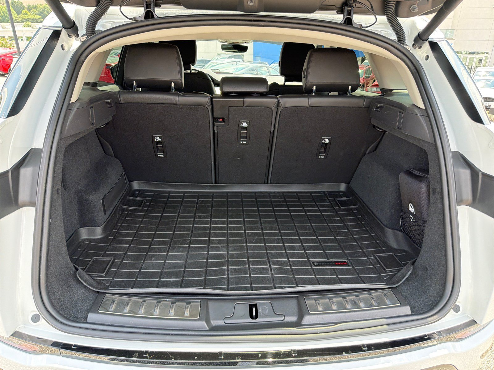 Used 2023 Fuji White Land Rover R-Dynamic S image 18