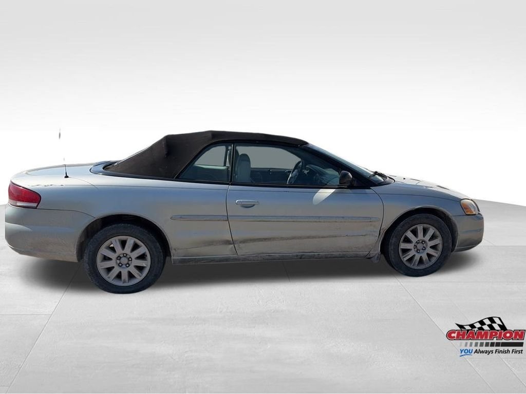 Used 2005 Green Chrysler Limited image 8