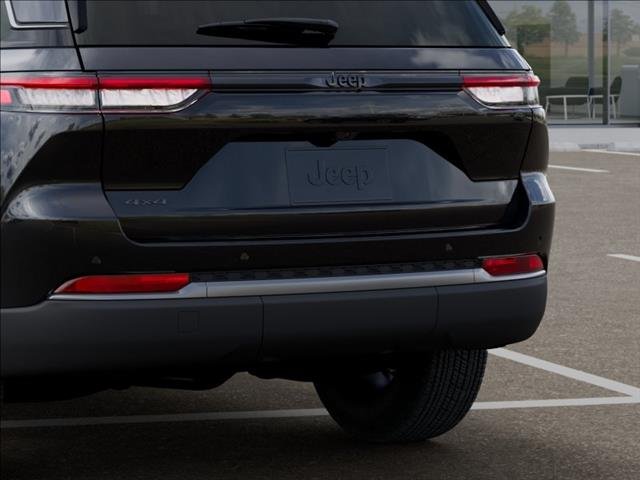 New 2026 Diamond Black Crystal Pearl-Coat Exterior Paint Jeep Altitude image 13