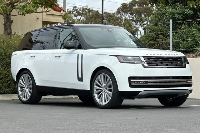 Used 2024 White Land Rover SE image 7
