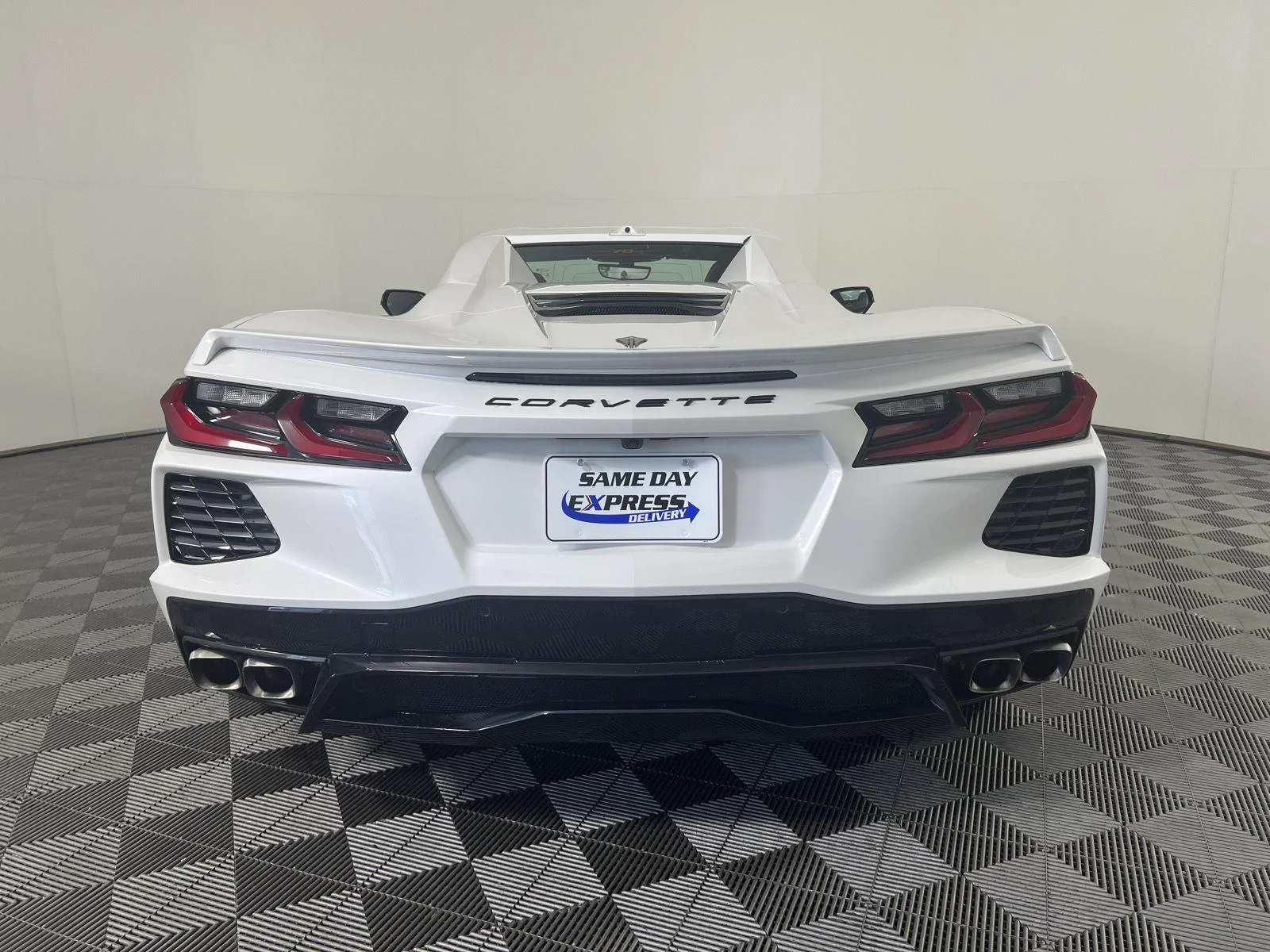Used 2023 White Pearl Metallic Tricoat Chevrolet Stingray image 24