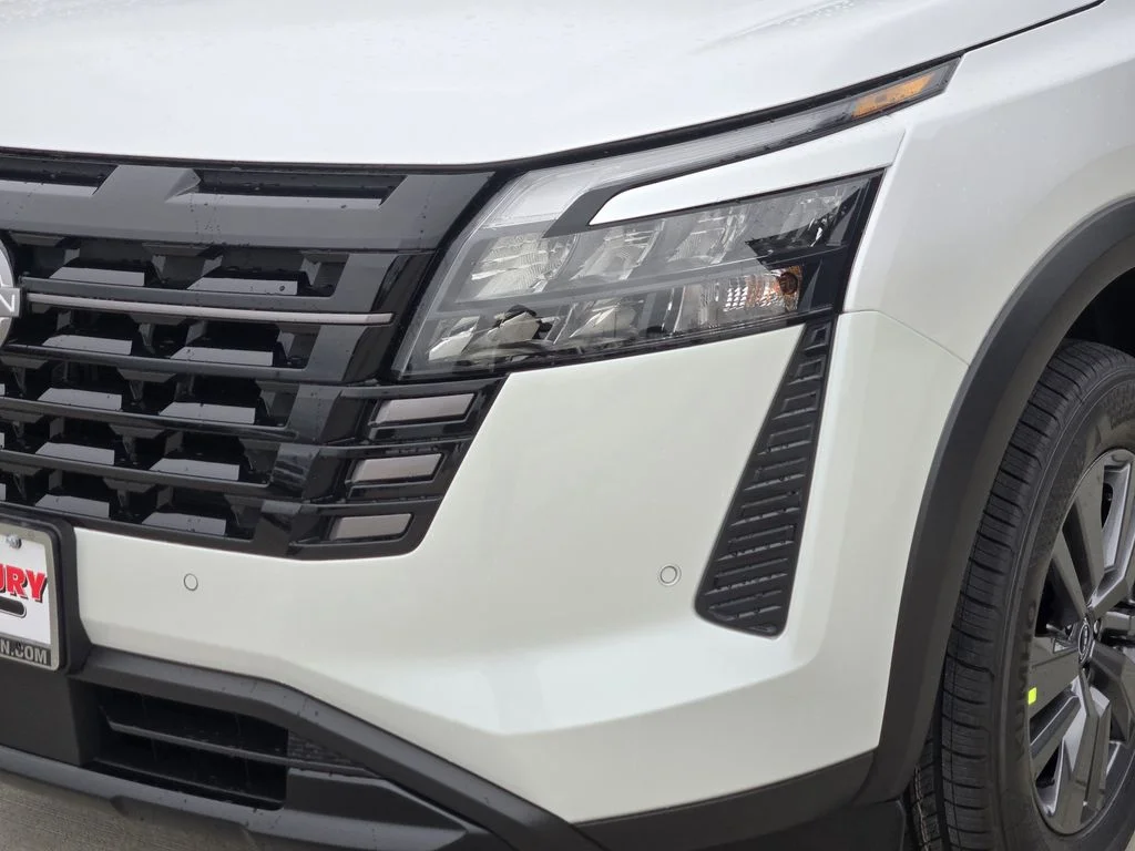 New 2026 Everest White Pearl TriCoat Nissan SV image 7