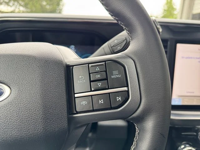 Used 2025  Ford Lariat image 21