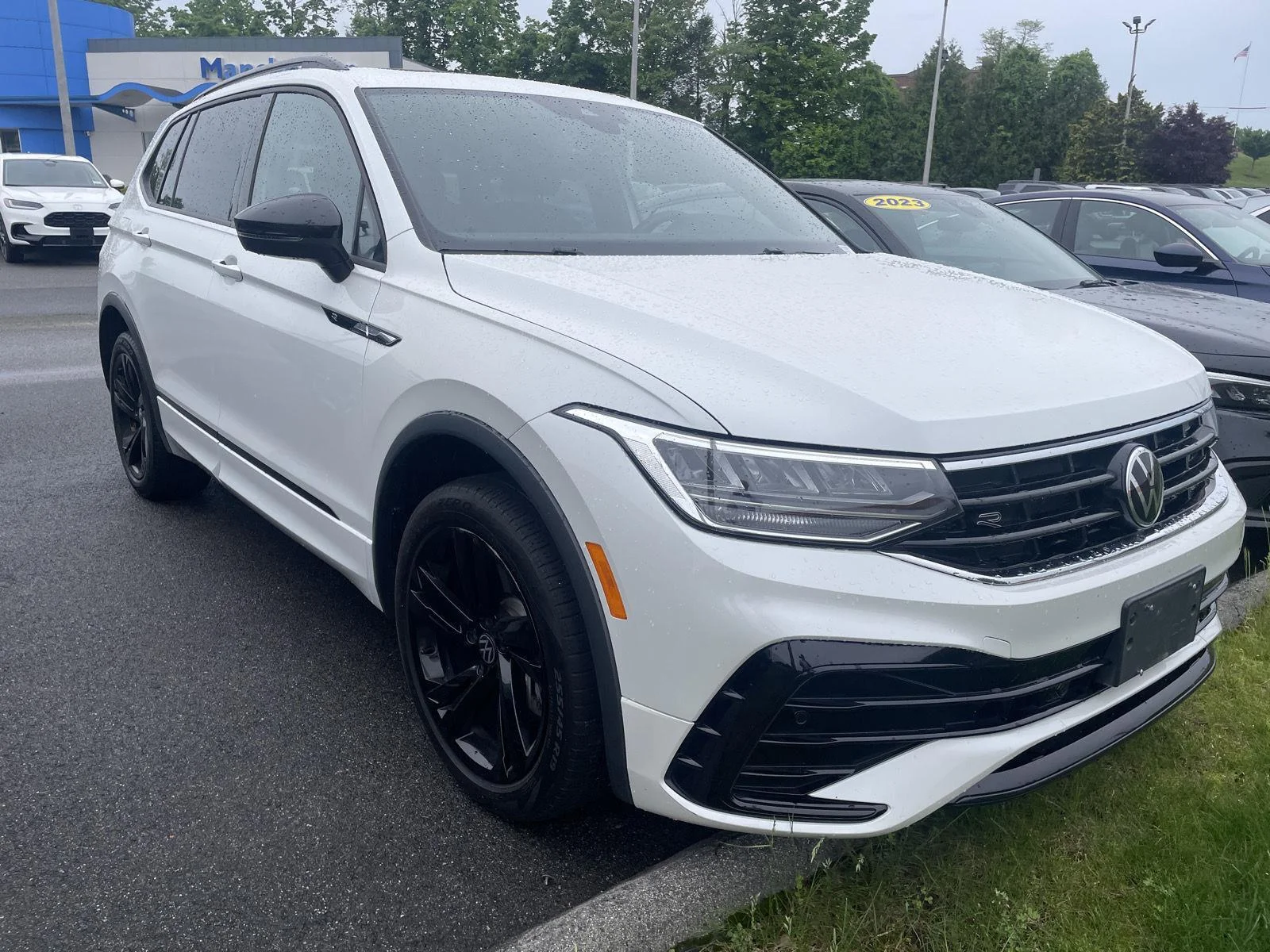 2023 Volkswagen Tiguan 2.0T SE R-Line Black 4Motion's photo
