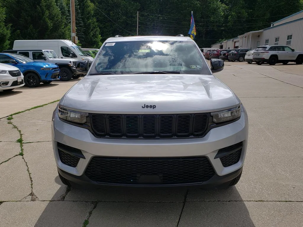 New 2025 Silver Zynith Exterior Paint Jeep  image 8