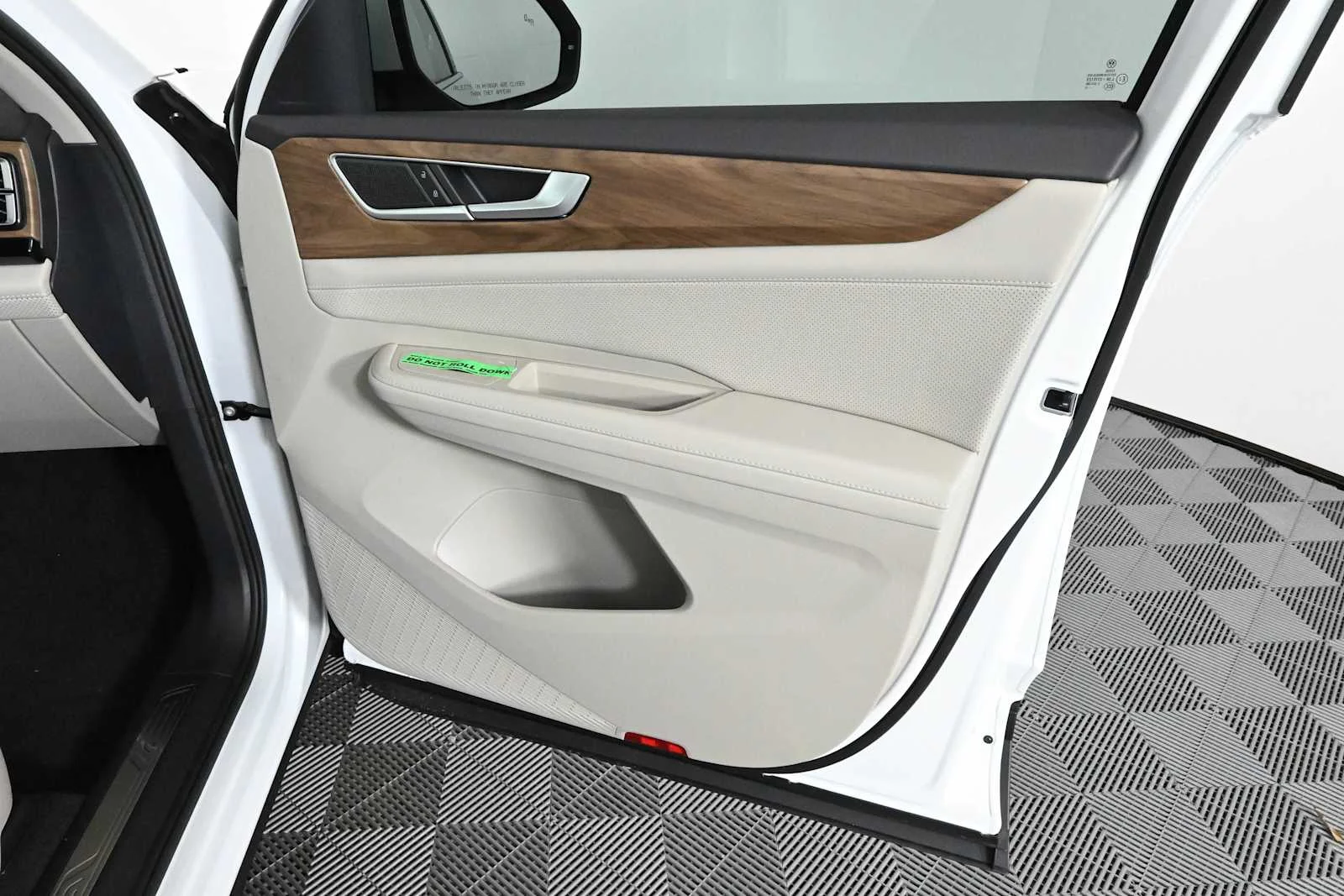 New 2026 Opal White Pearl Volkswagen 2.0T SE w/Technology image 12
