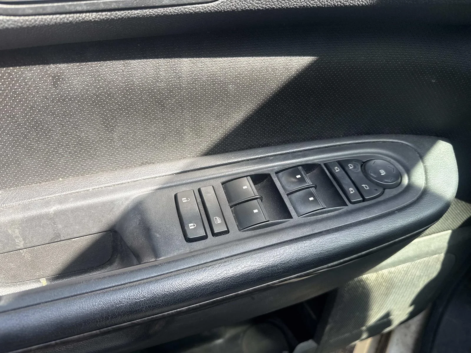 Used 2012 White GMC Denali image 6
