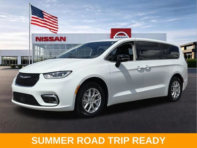 2024 Chrysler Pacifica Touring L's photo