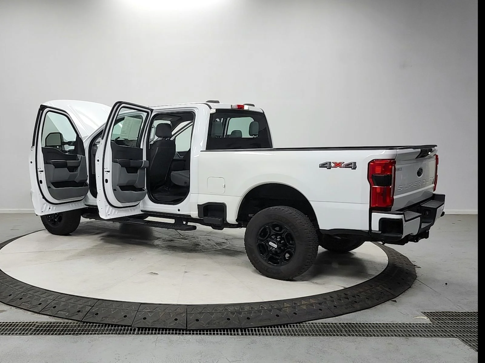 Used 2023 White Ford XL image 13