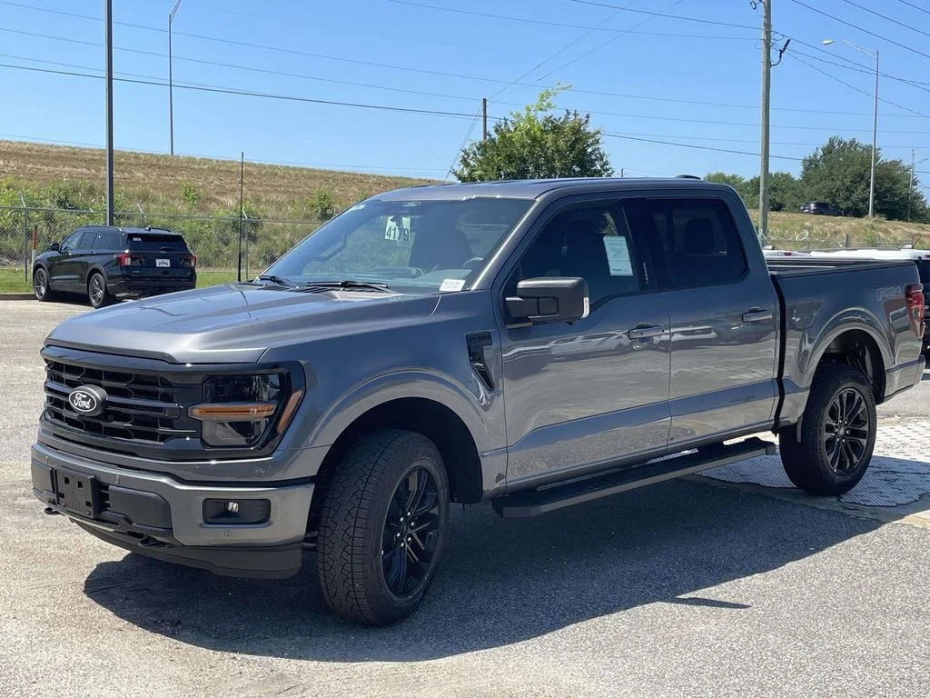 New 2026 Carbonized Gray Metallic Ford XLT image 7