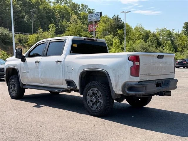 Used 2023 White Chevrolet Custom image 5