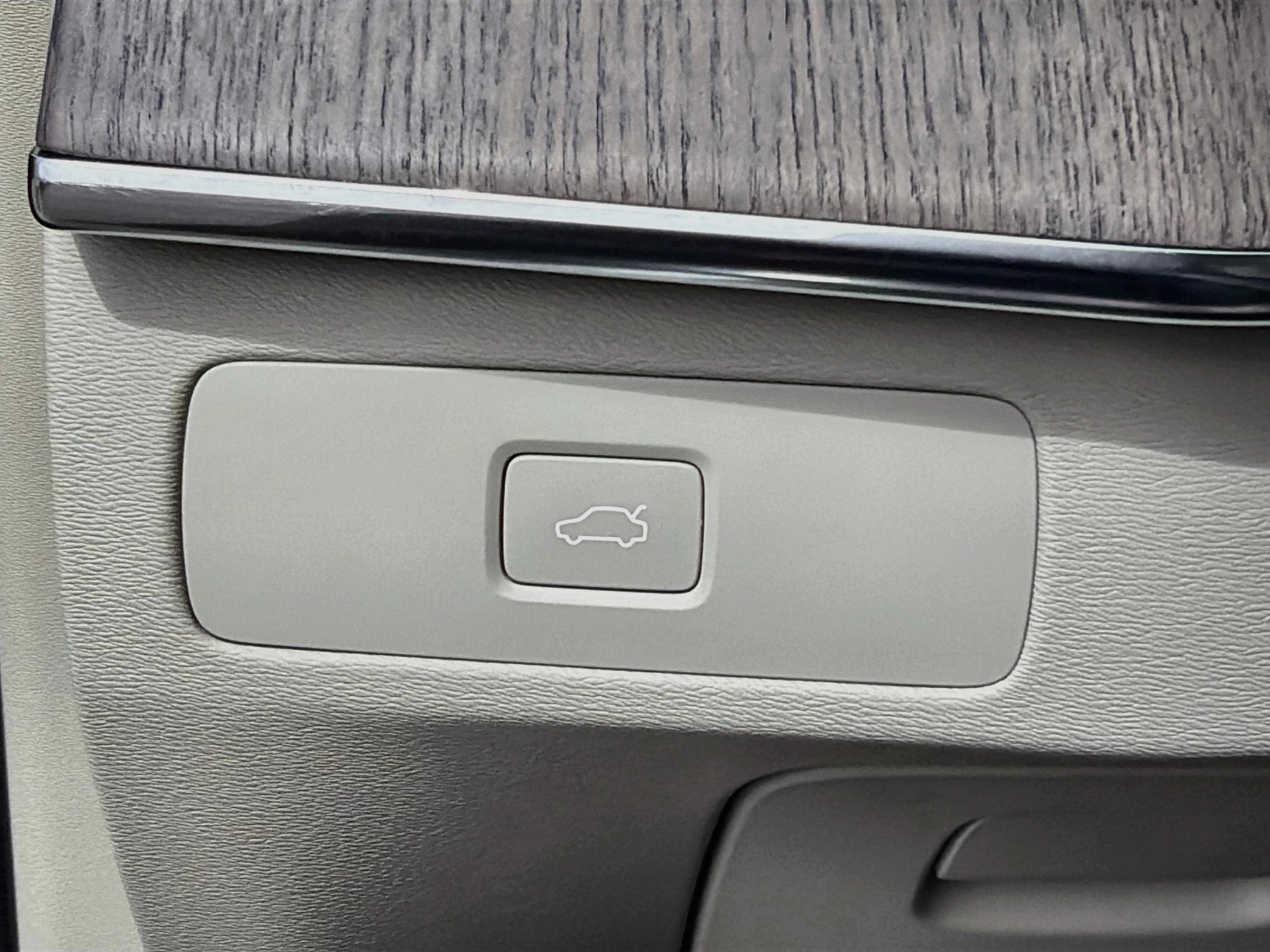 Used 2023 Thunder Gray Metallic Volvo Plus image 36