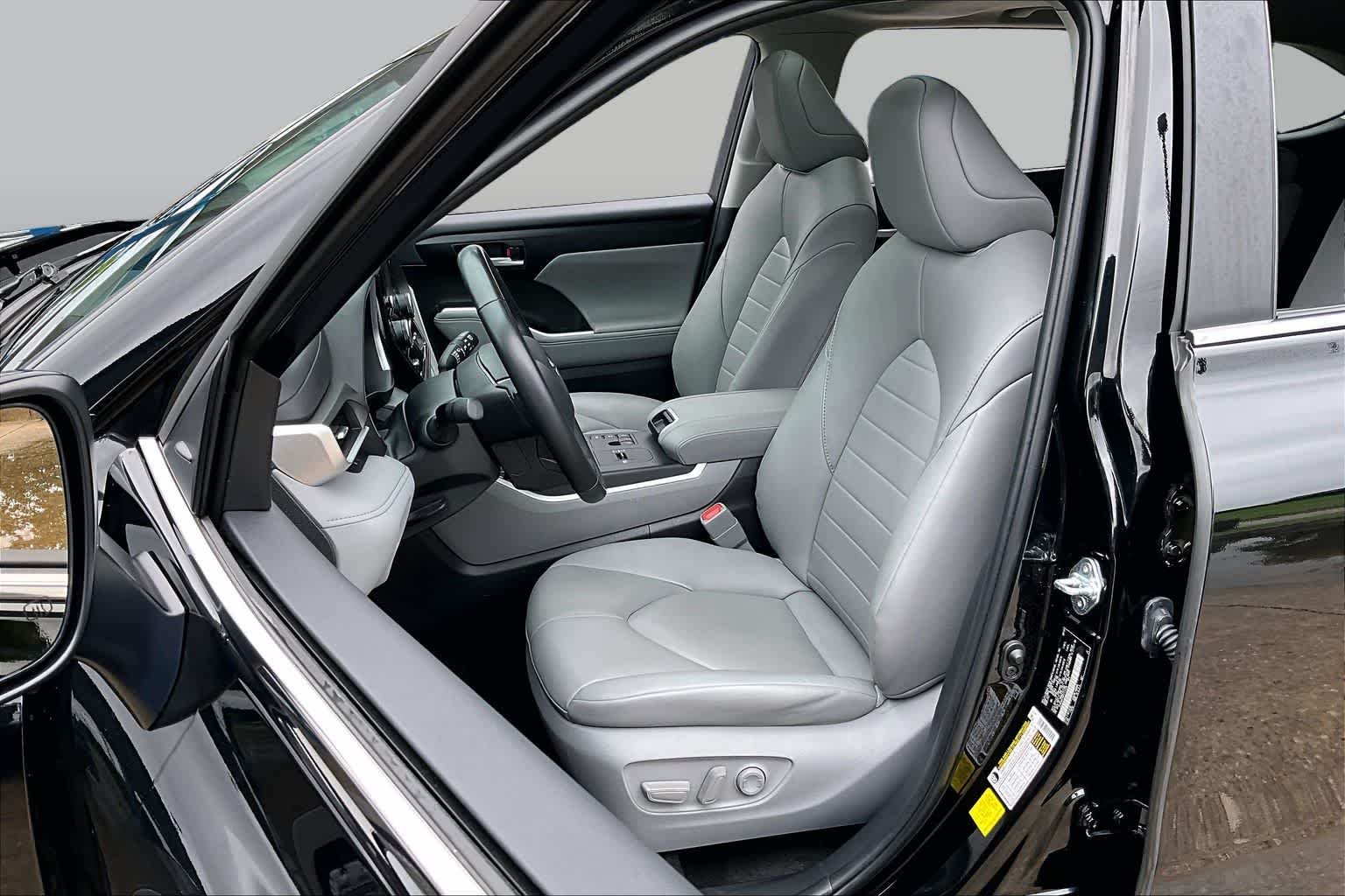 Used 2023 Midnight Black Metallic Toyota Hybrid XLE image 8