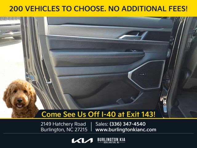 Used 2025 Diamond Black Crystal Pearlcoat Jeep Base image 20