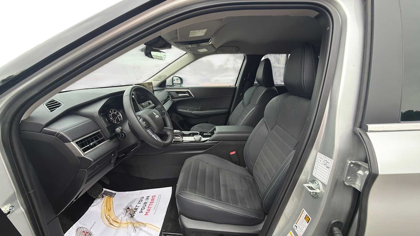 Used 2025 Alloy Silver Metallic Mitsubishi SE image 18