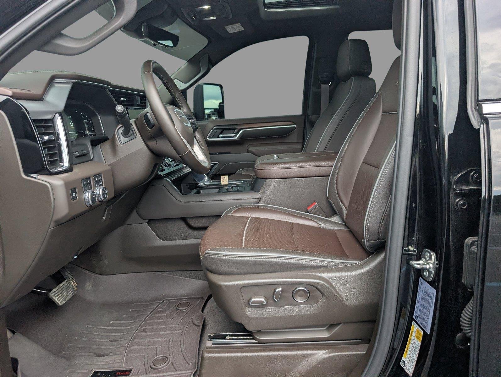 Used 2025 Onyx Black GMC Denali image 16