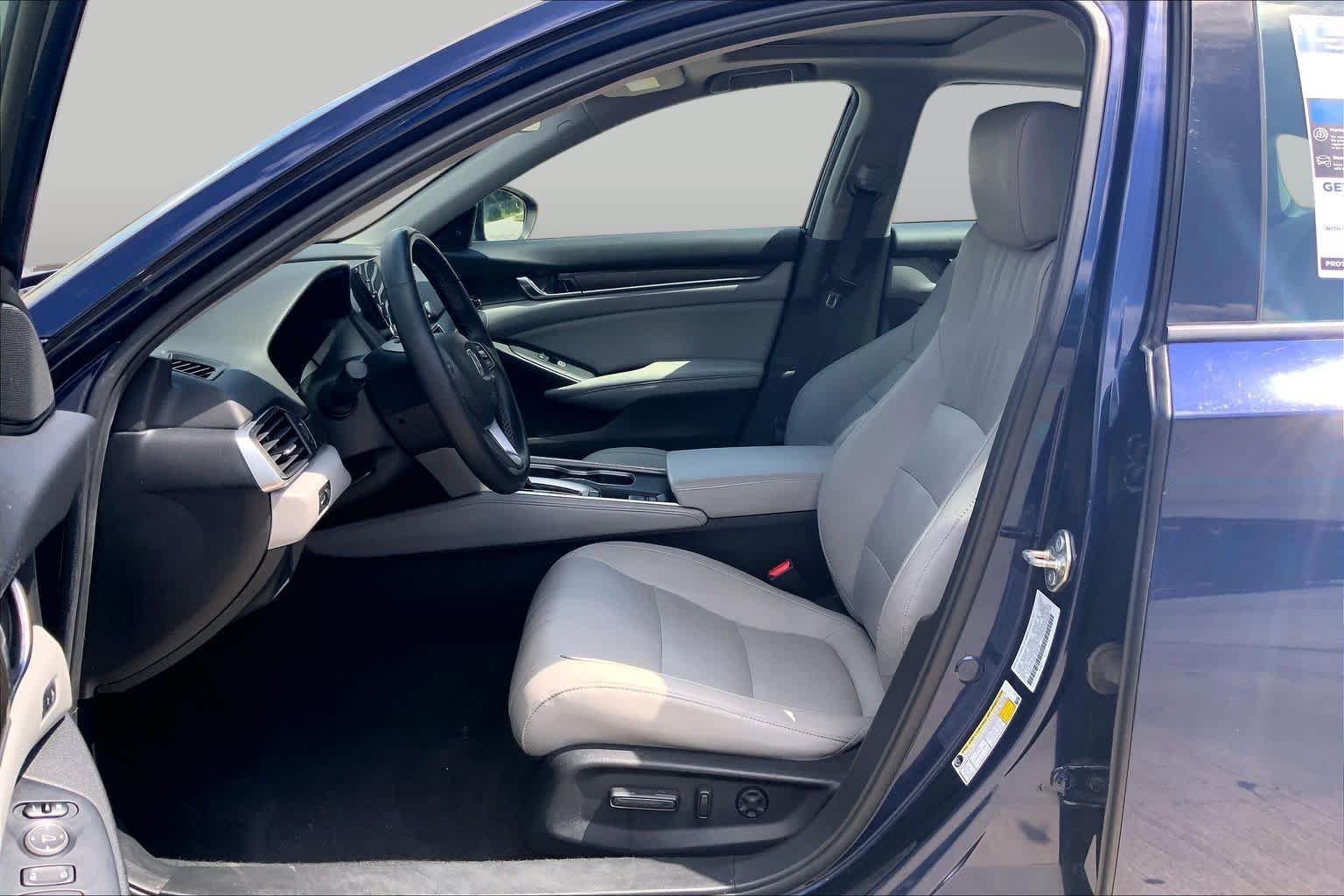 Used 2020 Obsidian Blue Pearl Honda EX-L image 8