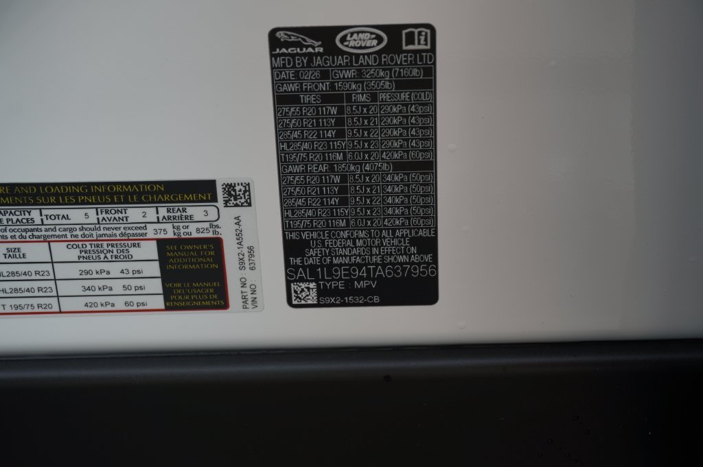 New 2026 Ostuni Pearl White Land Rover Dynamic SE image 33