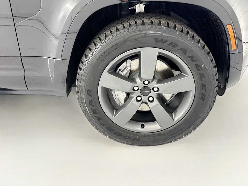 New 2026 Santorini Black Land Rover X-Dynamic SE image 31