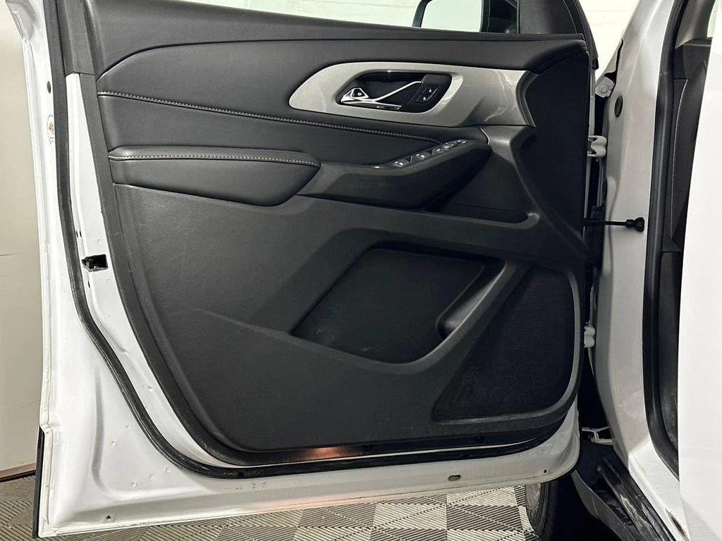 Used 2021 Summit White Chevrolet LS image 19