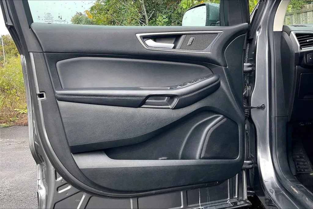 Used 2022 Gray Ford SEL image 23