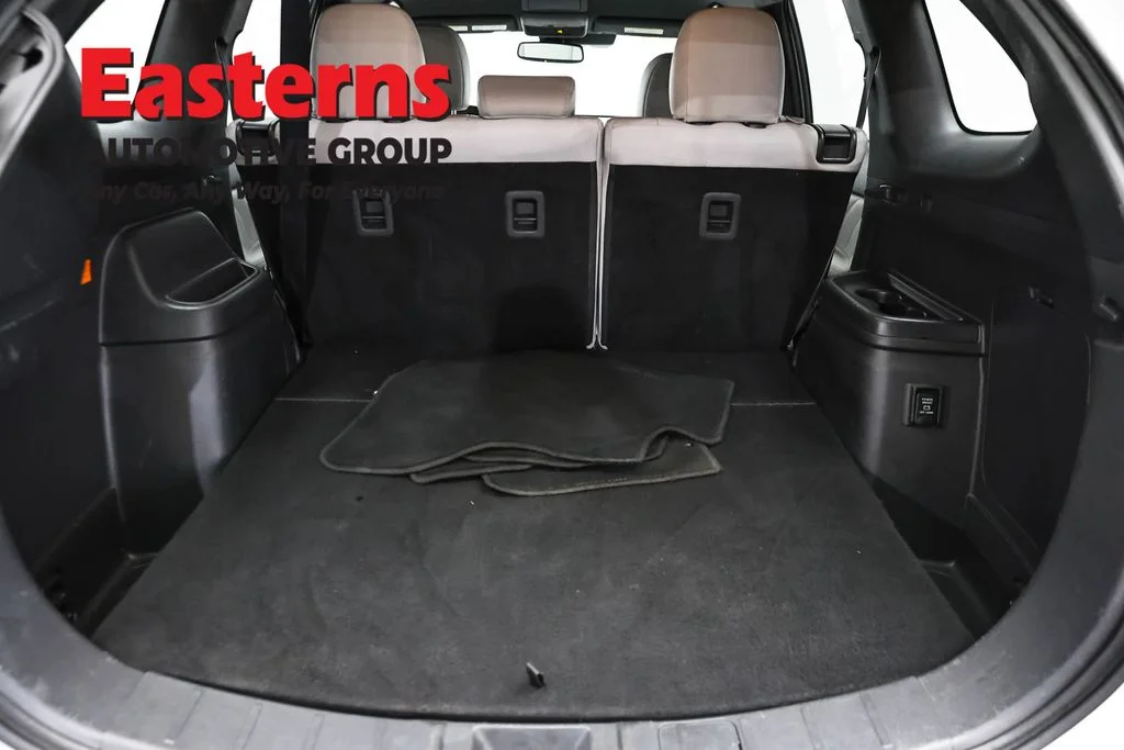 Used 2020 White Mitsubishi SEL image 21