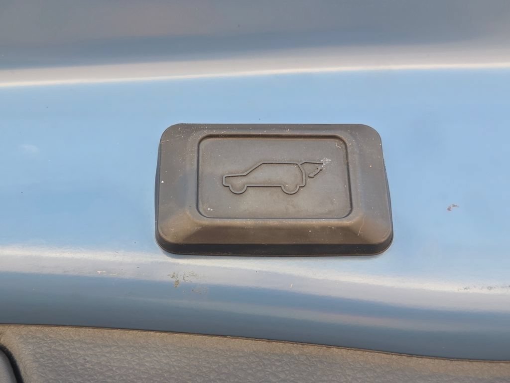 2022 Toyota RAV4 SE - Photo 29