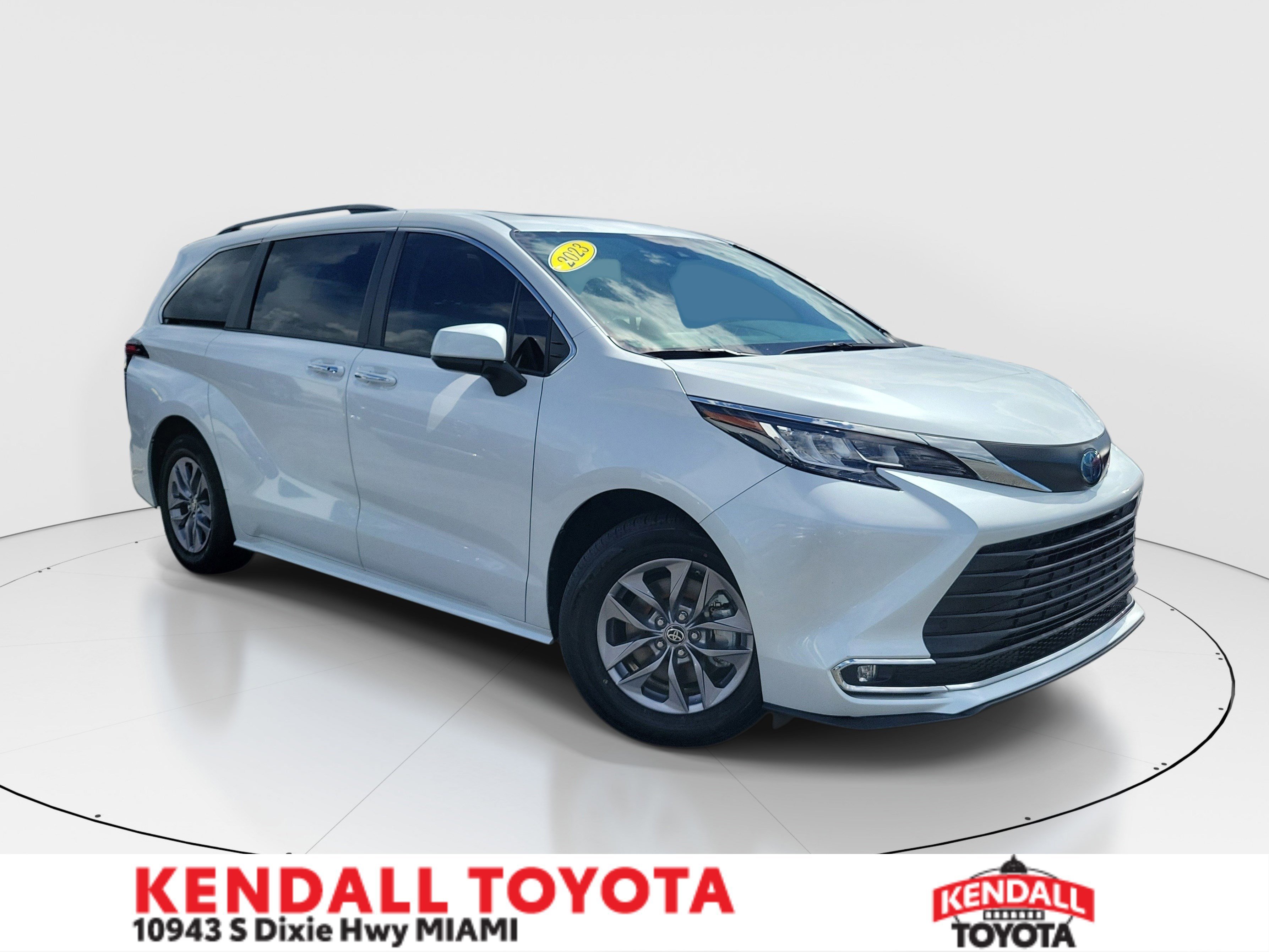 2023 Toyota Sienna XLE 7-Passenger Hybrid FWD's photo