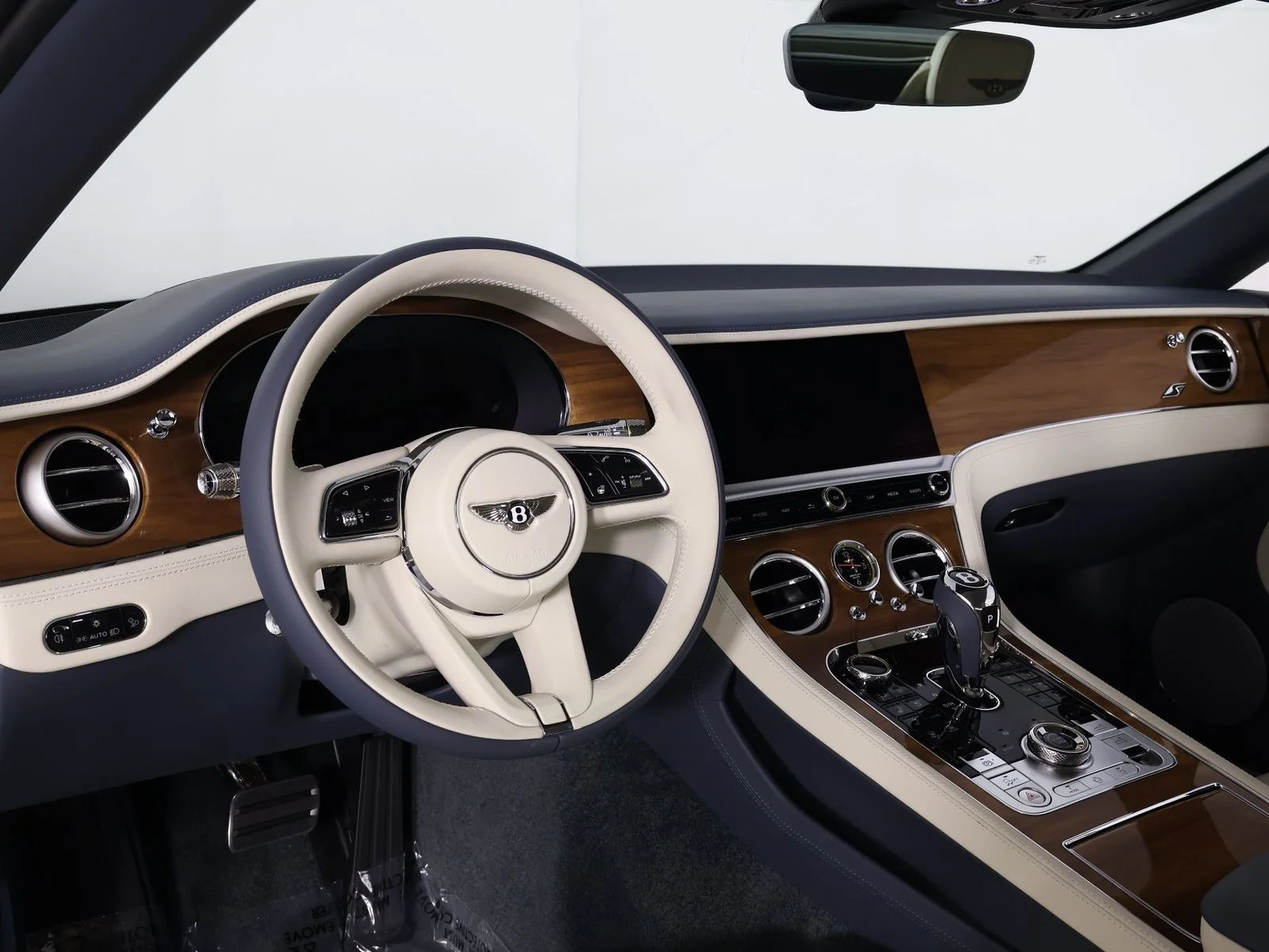 New 2026 Dark Sapphire Bentley GTC S image 19