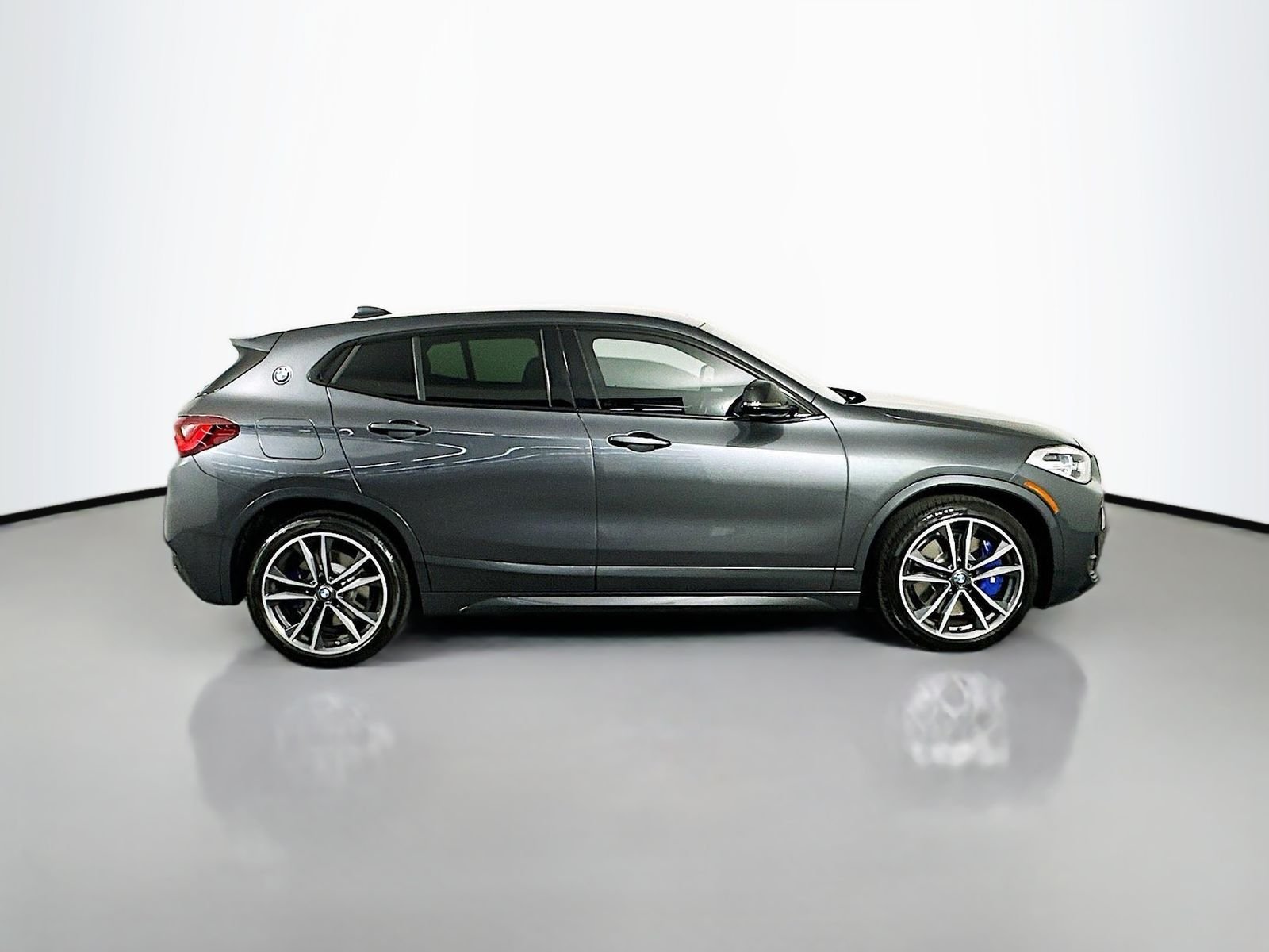 Used 2022 Mineral Grey Metallic BMW M35i image 8