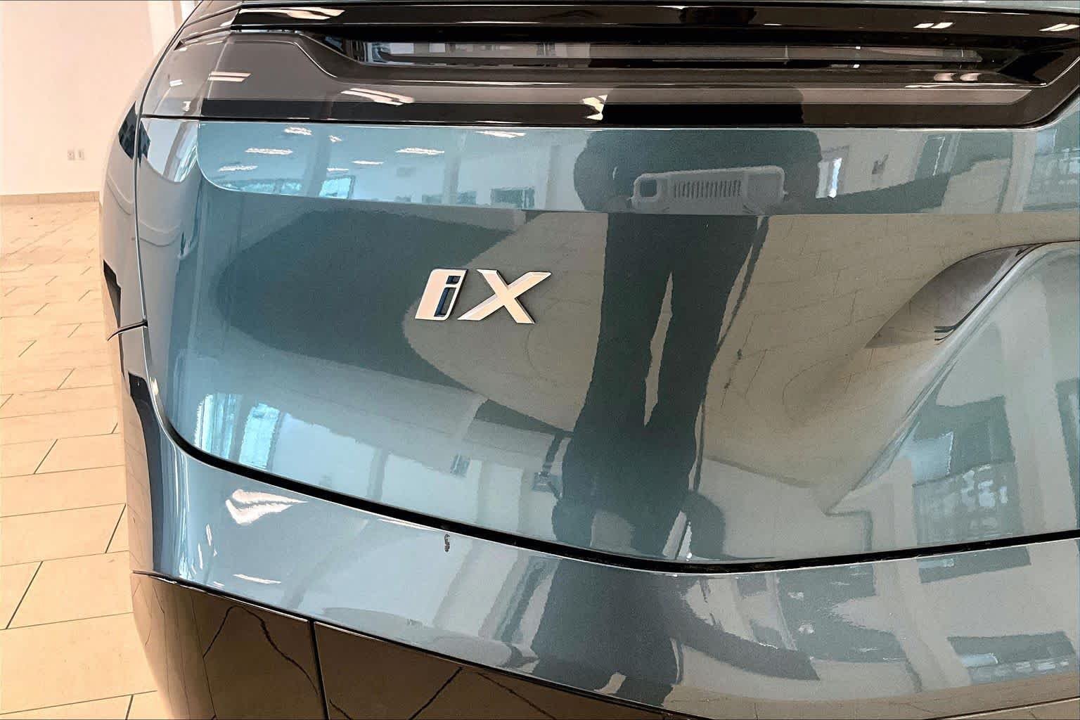 Used 2024 Blue Ridge Mountain Metallic BMW xDrive50 image 28