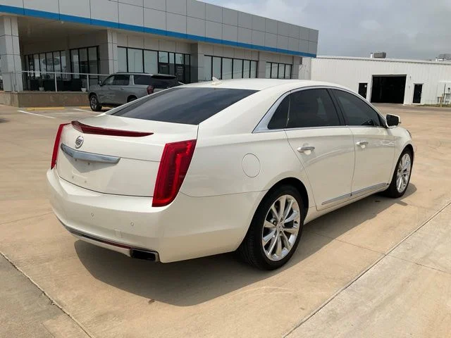 Used 2013 White Cadillac Luxury image 40