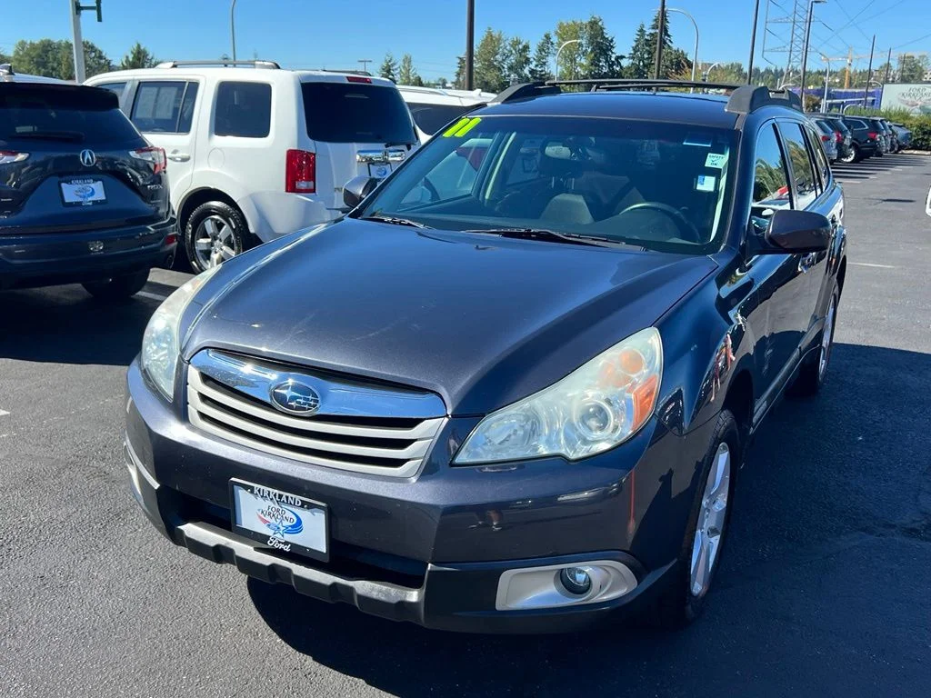 Used 2011 Graphite Gray Metallic Subaru 2.5i Premium image 4
