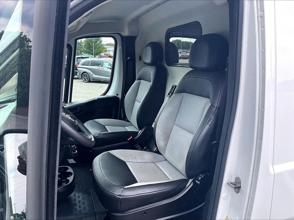 Used 2025 White Ram Base image 10