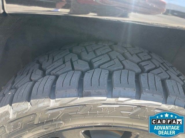 Used 2018 Diamond Black Crystal Pearlcoat Jeep Altitude image 20