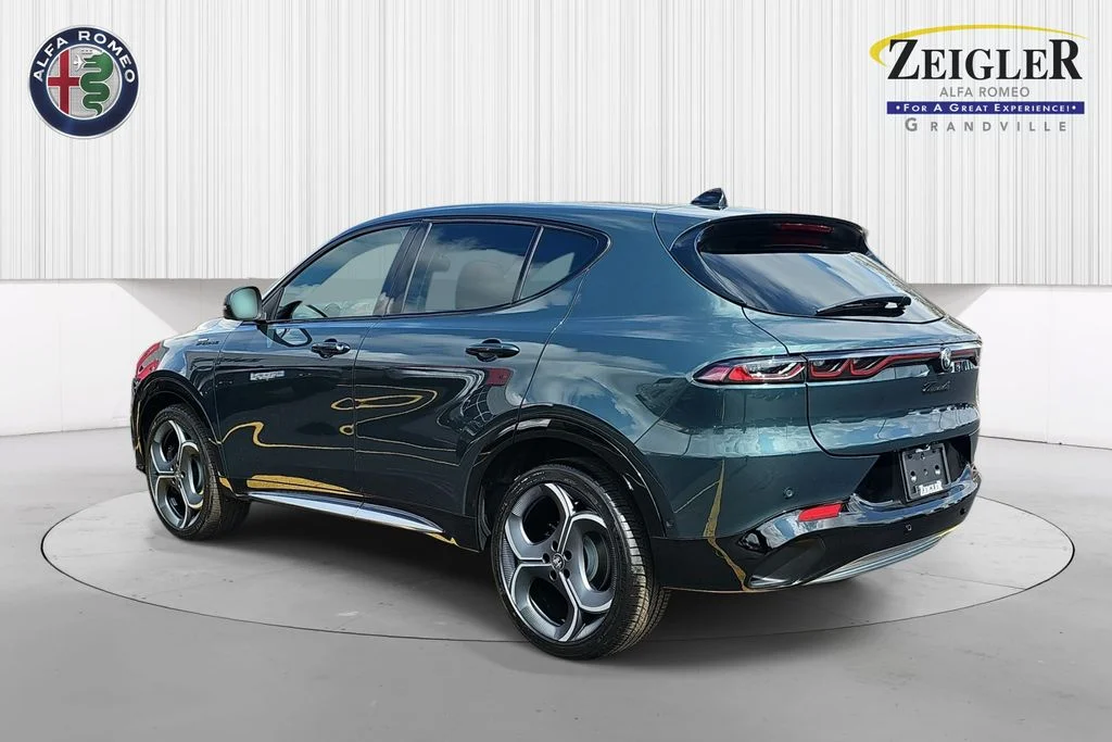 New 2026 Verde Monza (Green) Exterior Paint Alfa Romeo Sport Speciale image 7